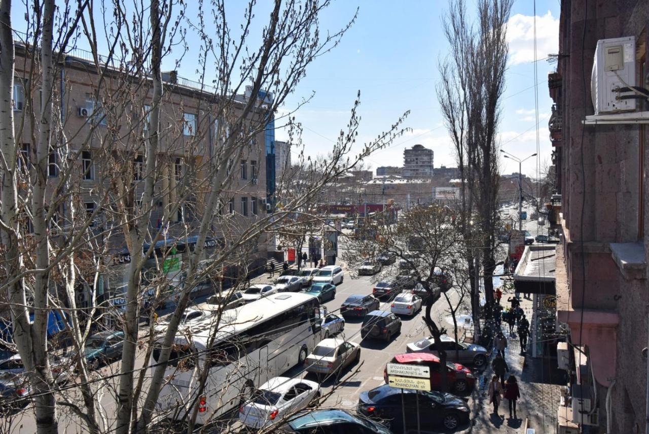 Прекрасная 4-Ех Комнатная Квартира В Самом Центре Ereván Exterior foto
